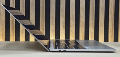 APPLE MacBook Pro A2159 Intel Core i5-8257U 8GB 512SSD MacOS Retina IPS Silver - Klasa A- - Gwarancja 24M