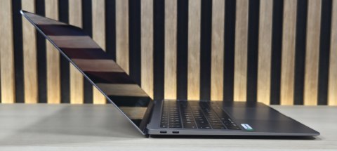 Apple MacBook Air 13 A1932 Intel Core i5-8210Y 8GB 512SSD Retina IPS - Klasa A- - Gwarancja 24M