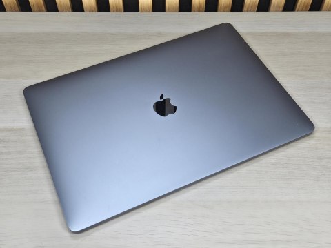 Apple MacBook Pro 15 A1990 Intel Core i7-9750H Radeon Pro 555X 32GB 1TB SSD Retina IPS Space Grey - Klasa A- - Gwarancja 24M
