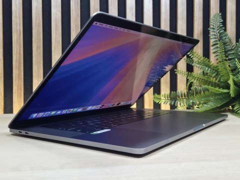 Apple MacBook Pro 15 A1990 Intel Core i7-9750H Radeon Pro 555X 32GB 1TB SSD Retina IPS Space Grey - Klasa A- - Gwarancja 24M