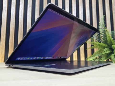 Apple MacBook Pro 15 A1990 Intel Core i9-9980HK Radeon Pro 32GB 1TB SSD Retina IPS Space Grey - Klasa A- - Gwarancja 24M