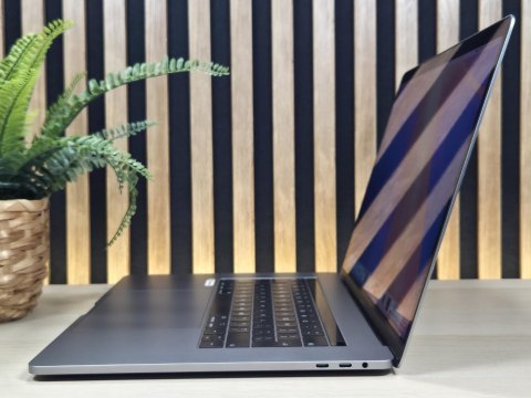 Apple MacBook Pro 15 A1990 i9-8950HK Radeon Pro 560X 32GB 1TB SSD Space Grey - Klasa A- - Gwarancja 24M