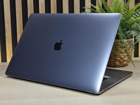 Apple MacBook Pro 15 A1990 i9-8950HK Radeon Pro 560X 32GB 1TB SSD Space Grey - Klasa A- - Gwarancja 24M
