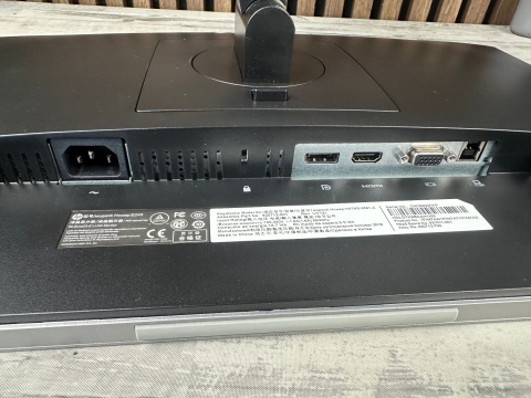 HP E243