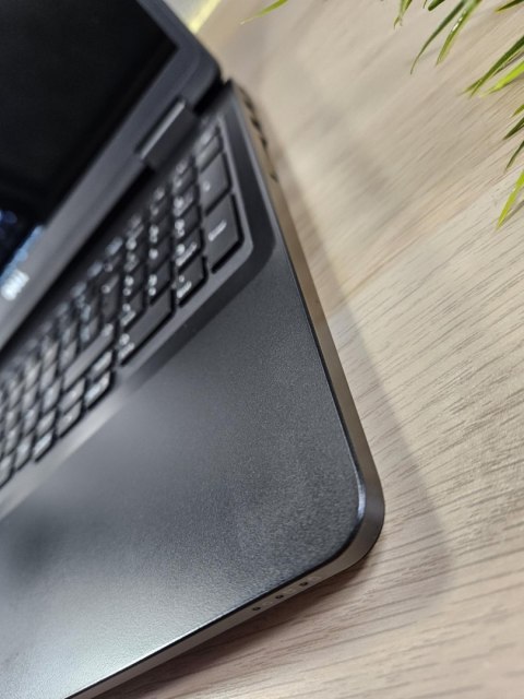 Laptop Dell Latitude E5570 i5-6200U 8GB 256SSD W11 Nowa Bateria - Klasa A- - Gwarancja 24M