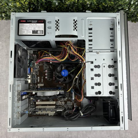 Komputer ASUS P9D-X SERIES TOWER E3 1240 V3 GT740 16GB DDR3 240GB SSD - Klasa A- - Gwarancja 24M