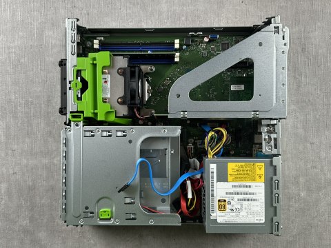 Komputer Fujitsu CELSIUS J550/2 SFF I3 6100 16GB DDR4 240GB SSD W10P - Klasa A- - Gwarancja 24M