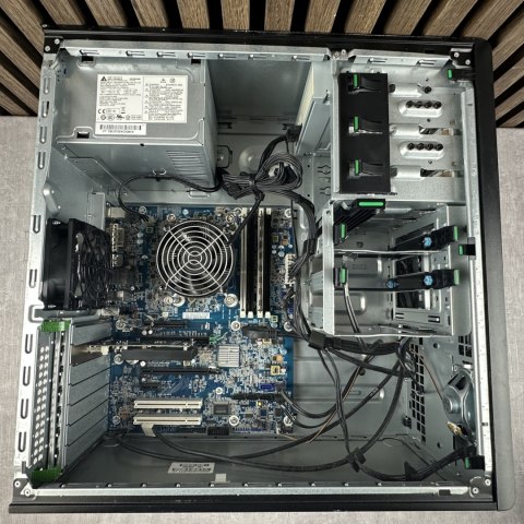 Komputer HP Z220 Workstation Xeon E3 1225 V2 16/240GB Brak systemu - Klasa A- - Gwarancja 24M